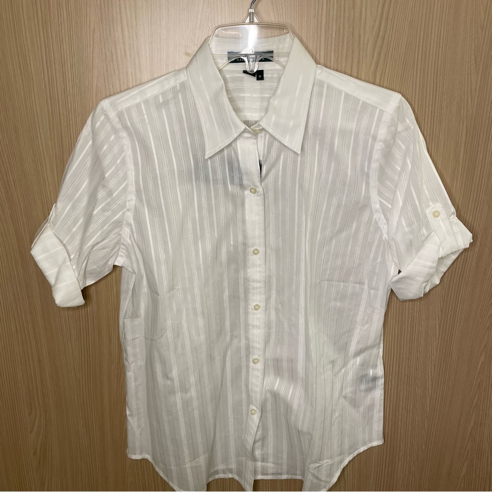 Lauren Ralph Lauren women’s shite short sleeved button up shirt.